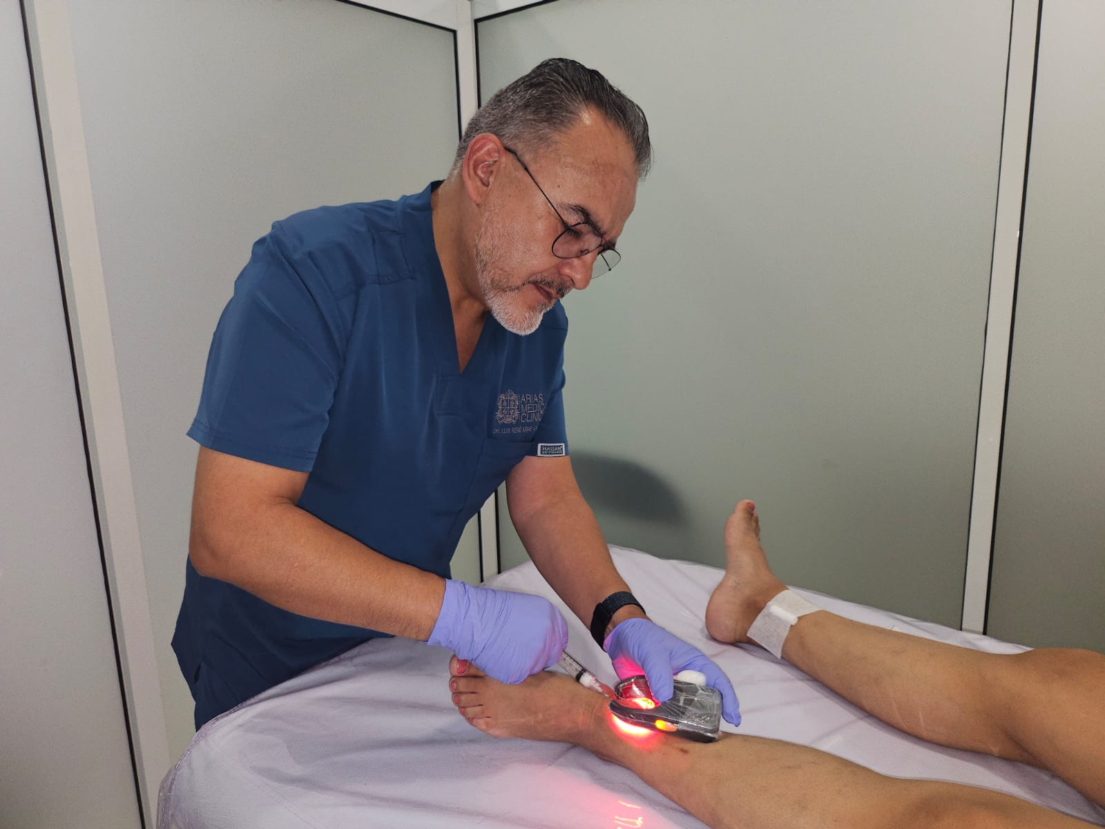 Dr. Arias during a consultation with a patient